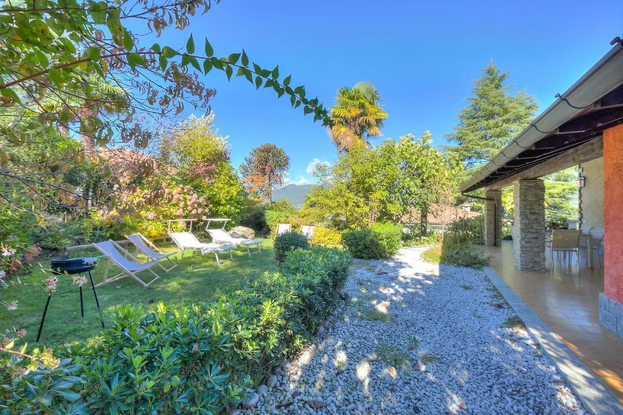 Casa Francesca Garden And View - Happy Rentals Castelveccana Italy